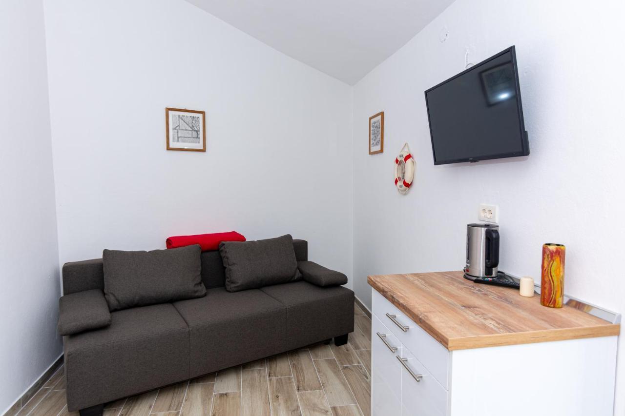 Apartment Plemic Паг Екстериор снимка