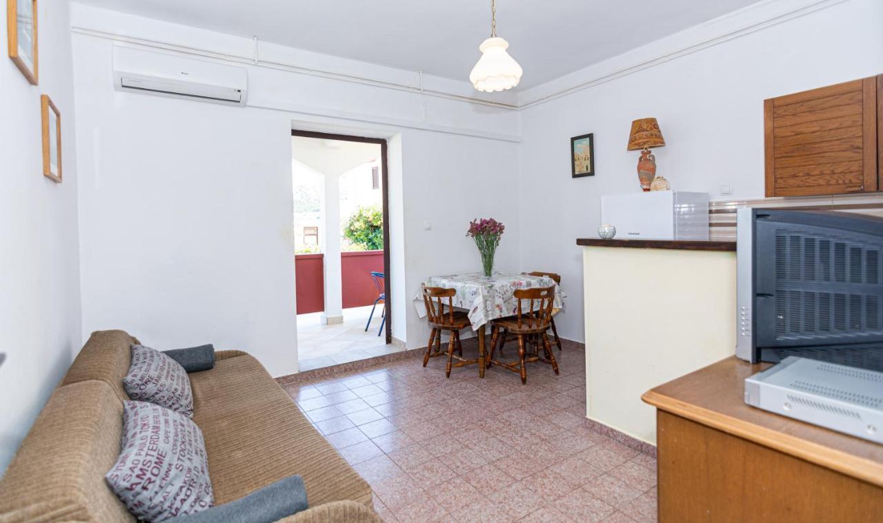 Apartment Plemic Паг Екстериор снимка